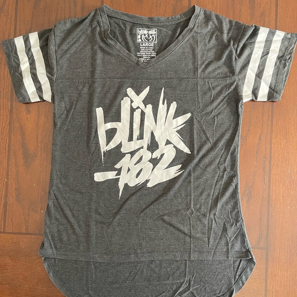 Women’s Blink 182 shirt
